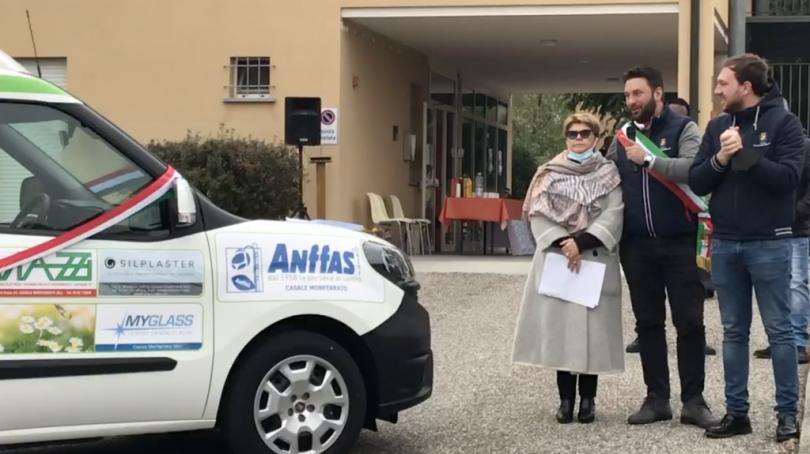VIDEO - L'inaugurazione del nuovo mezzo donato dagli sponsor cittadini all'ANFFAS
